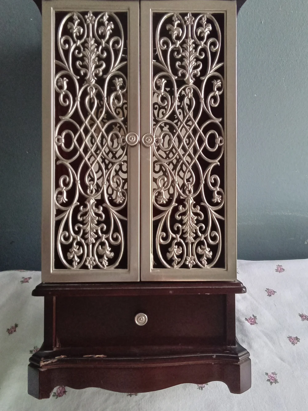 Vintage Wooden‎ Jewelry Armoire Silver Filigree Doors Rotating Necklace Carousel